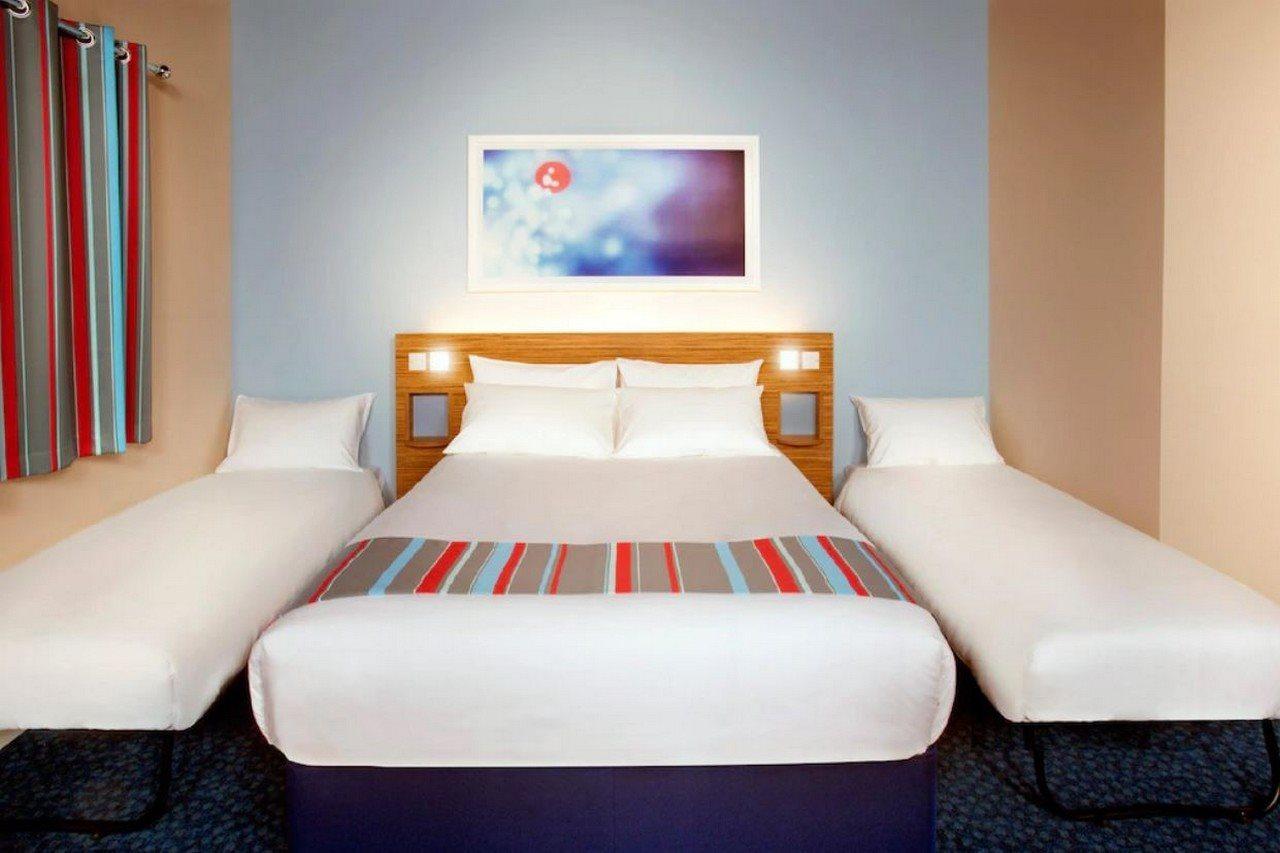 Travelodge Thame Bagian luar foto