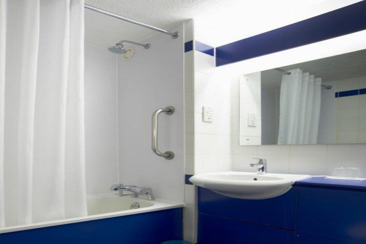 Travelodge Thame Bagian luar foto